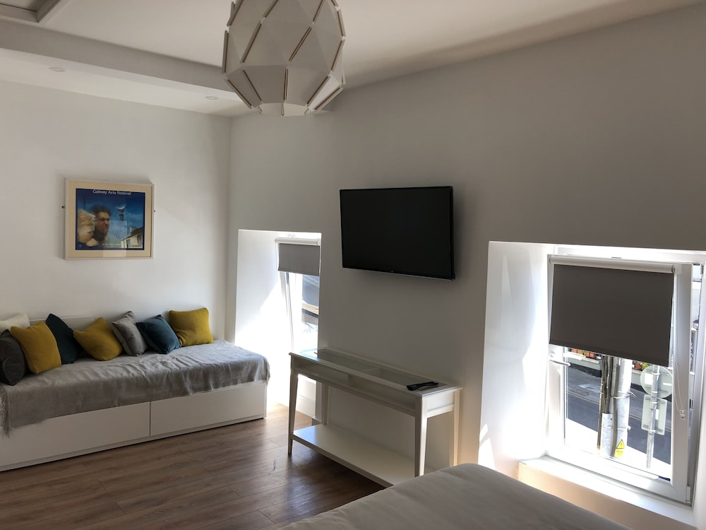Eyre Square Townhouse 40/46