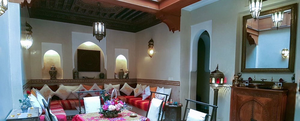 Riad Gallery 49 40/50