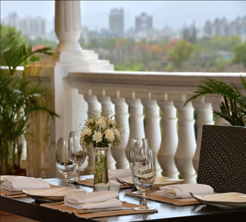 マジェスティック コート サロヴァー ポーチコ、ナビ ムンバイ(MAJESTIC COURT SAROVAR PORTICO) 写真1