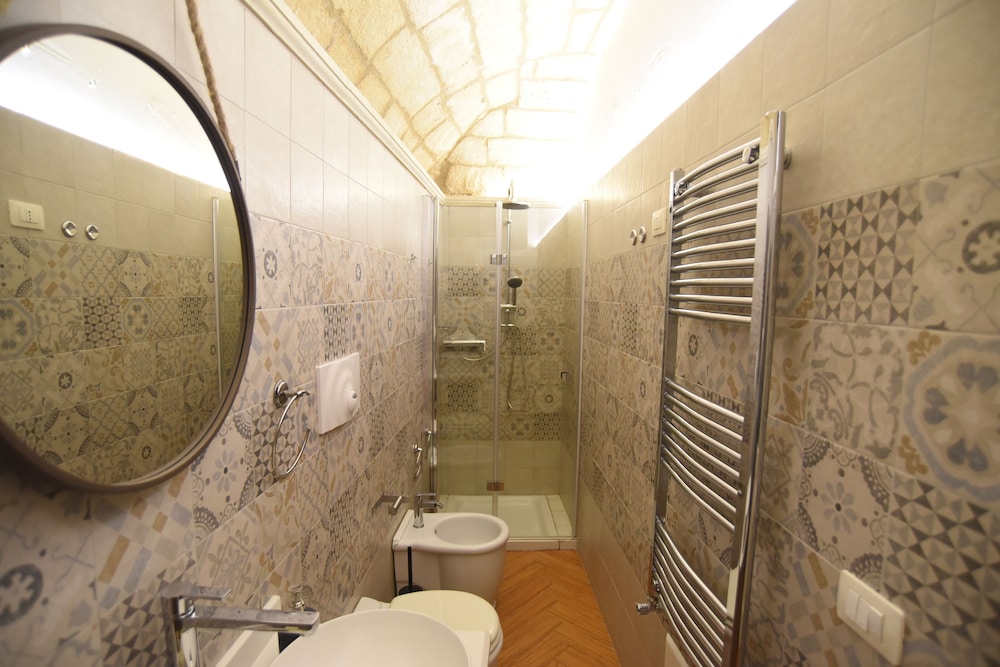 2 BEDROOMS, DELUXE, BASEMENT, SUITE