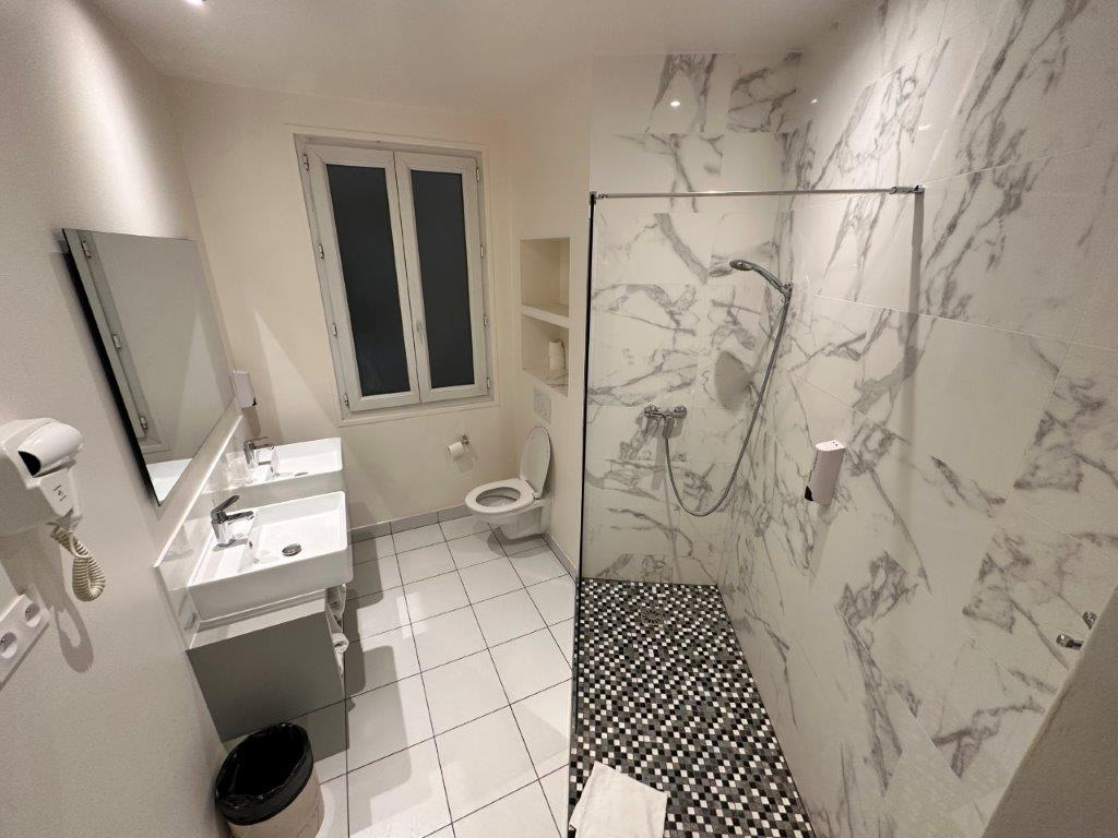غرفة ثلاثية، Hotel Richmond 5/5
