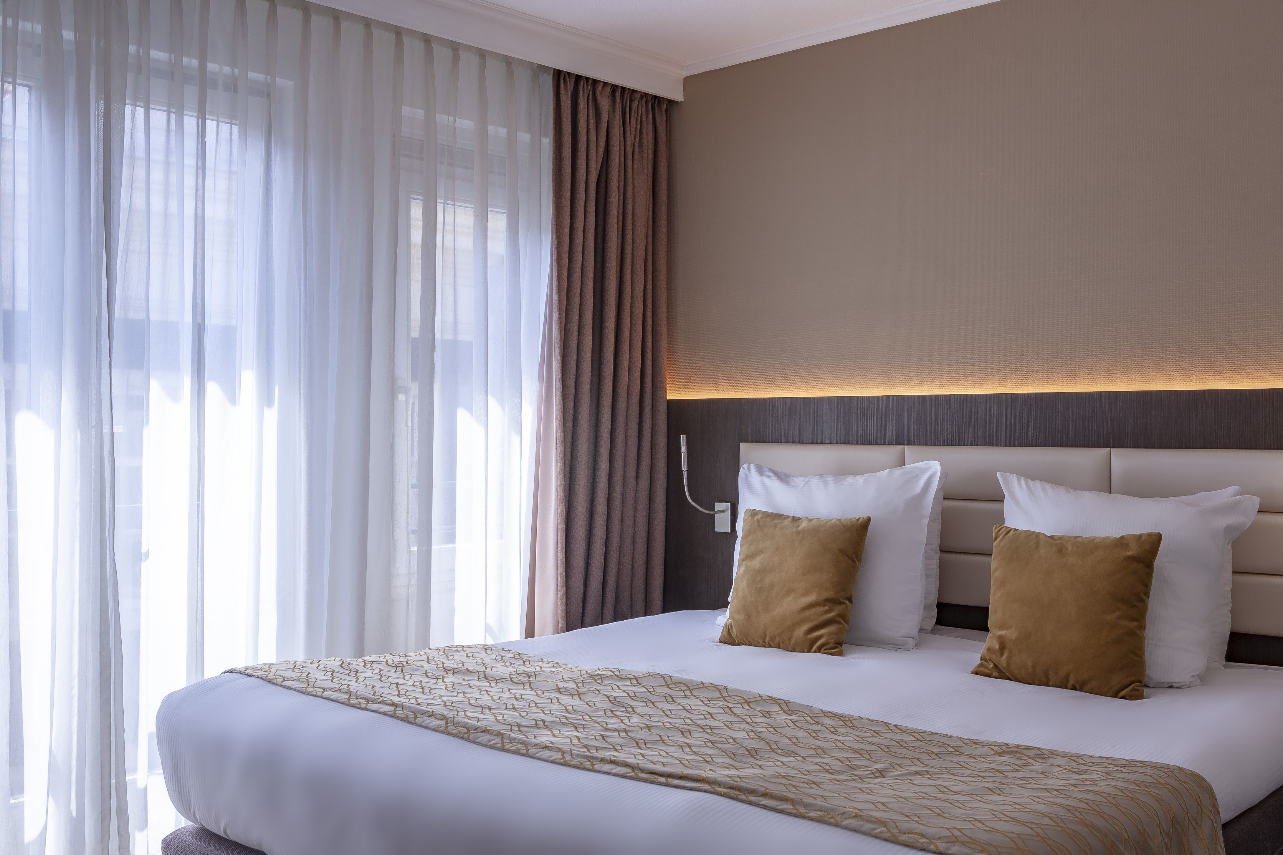 DELUXE, DOUBLE BED