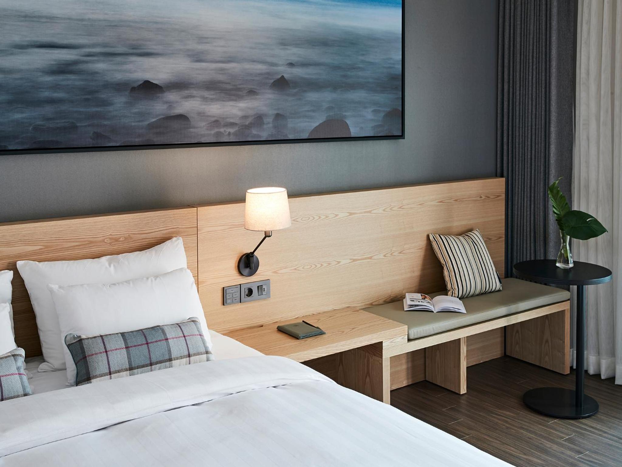 غرفة عائلية بشرفة، The Suites Hotel Jeju 5/5