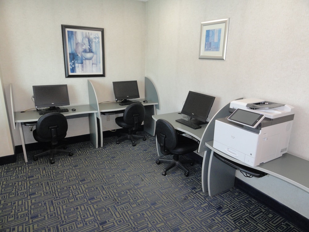 Holiday Inn Express Hotel and Suites Toluca Zona Aeropuerto 60/72