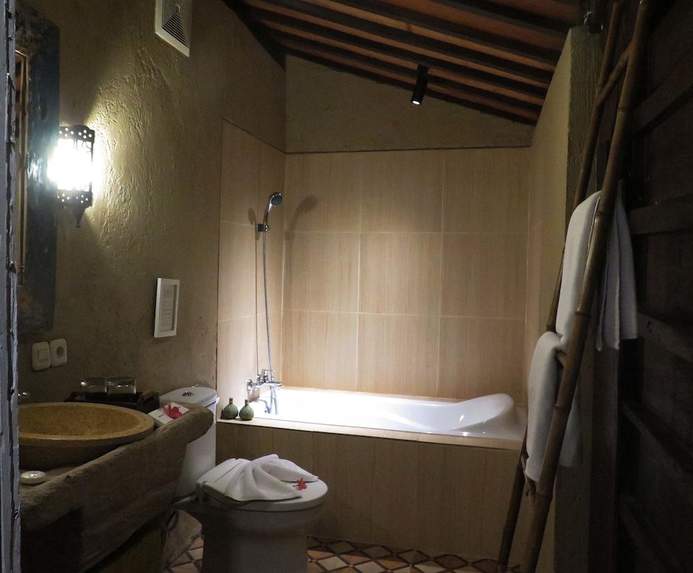 Kampung Cenik 42/46