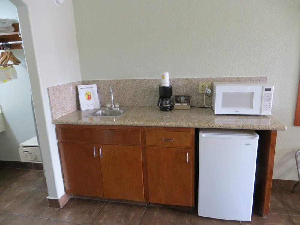 Super 8 By Wyndham South Padre Island 6/25