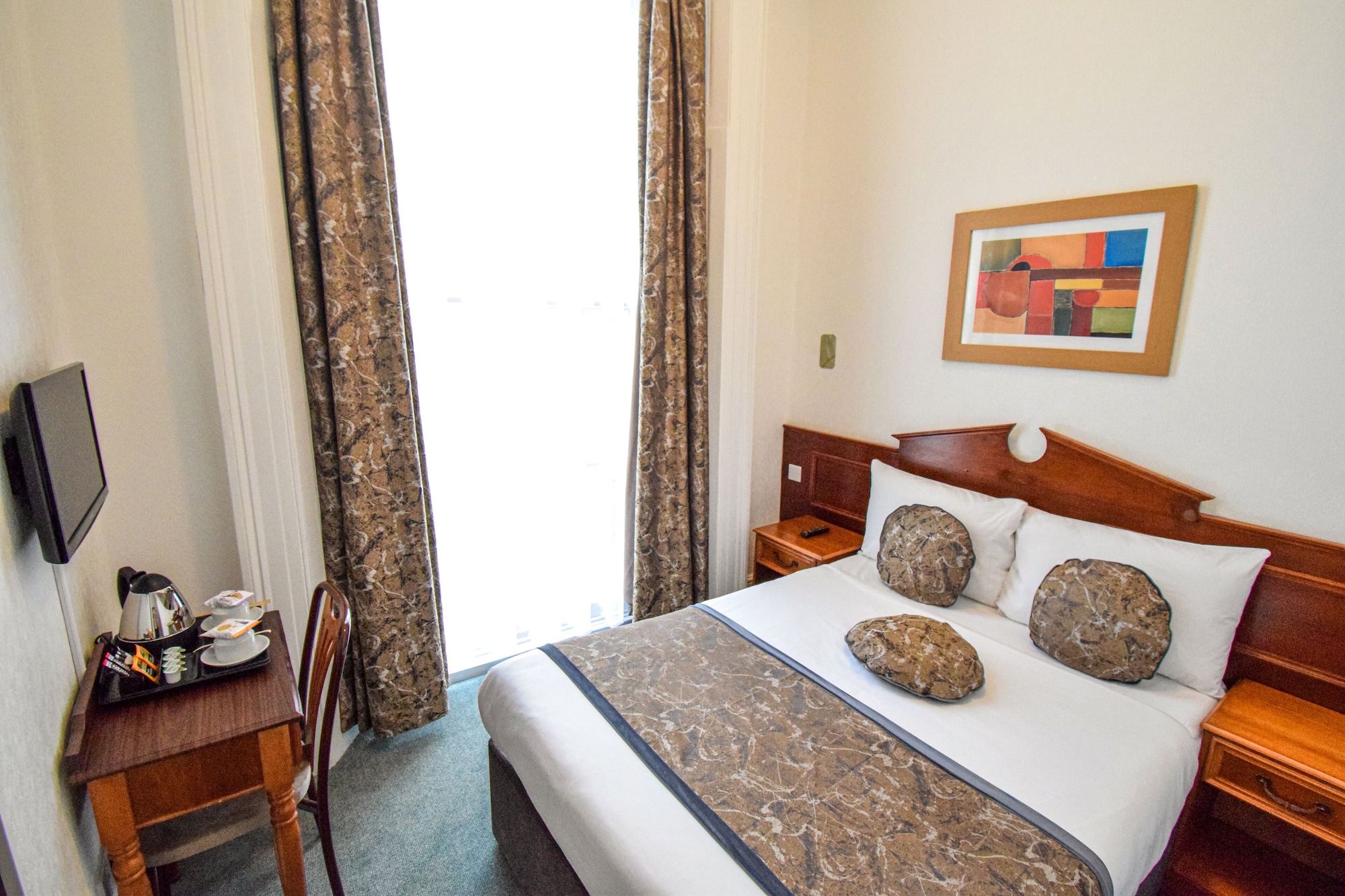 DELUXE, DOUBLE BED