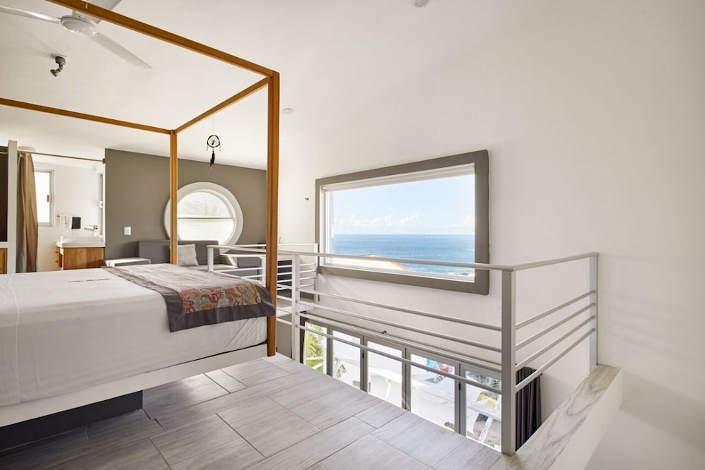 DUPLEX, SUITE
