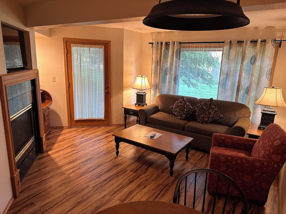 Lodge at Leathem Smith 43/61