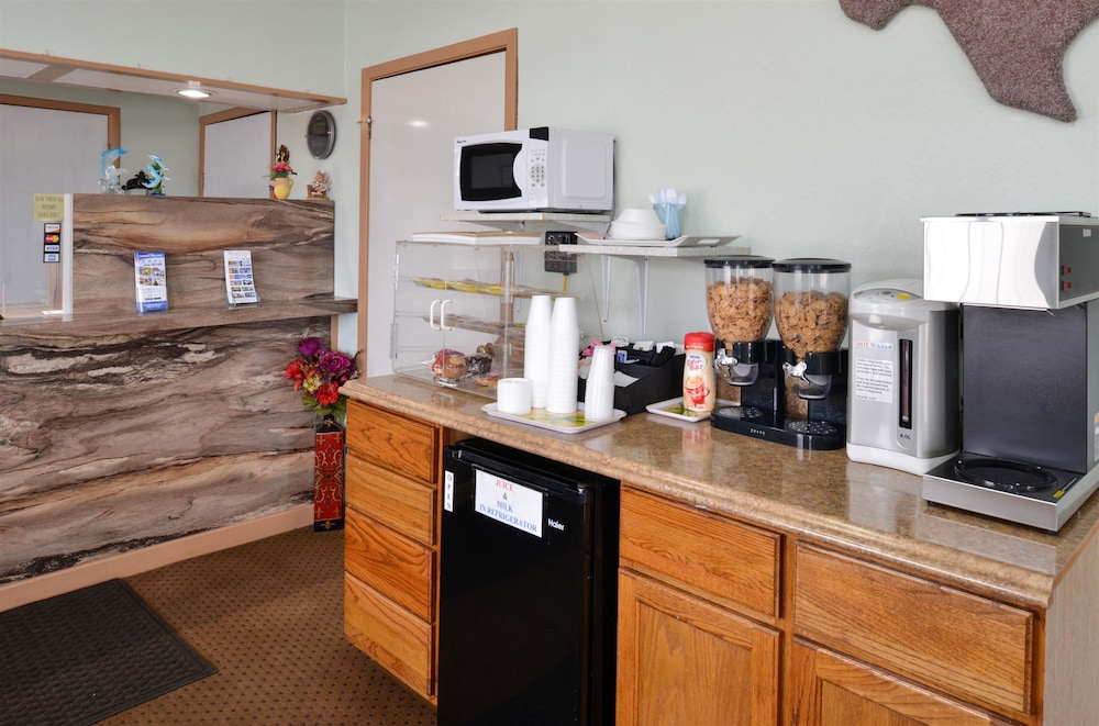 Americas Best Value Inn Ozona 18/22
