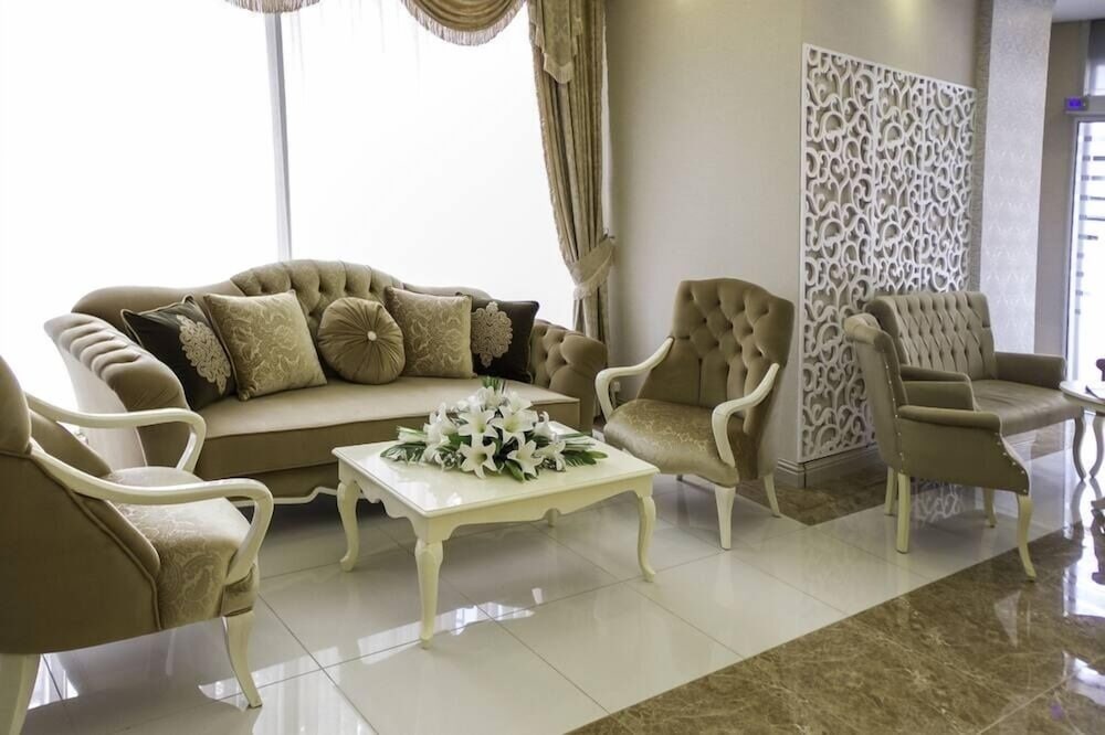 DE MAISON AIRPORT HOTEL 58/63
