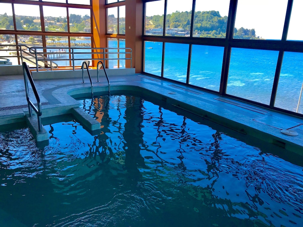 swimming pool spa