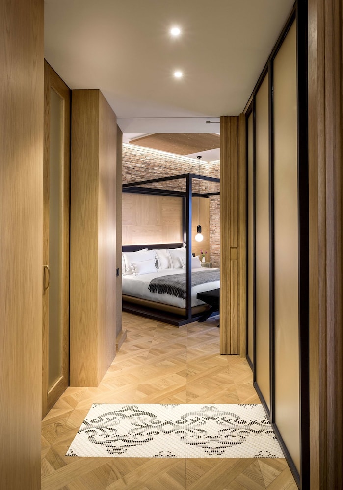 Monument Hotel 13/53