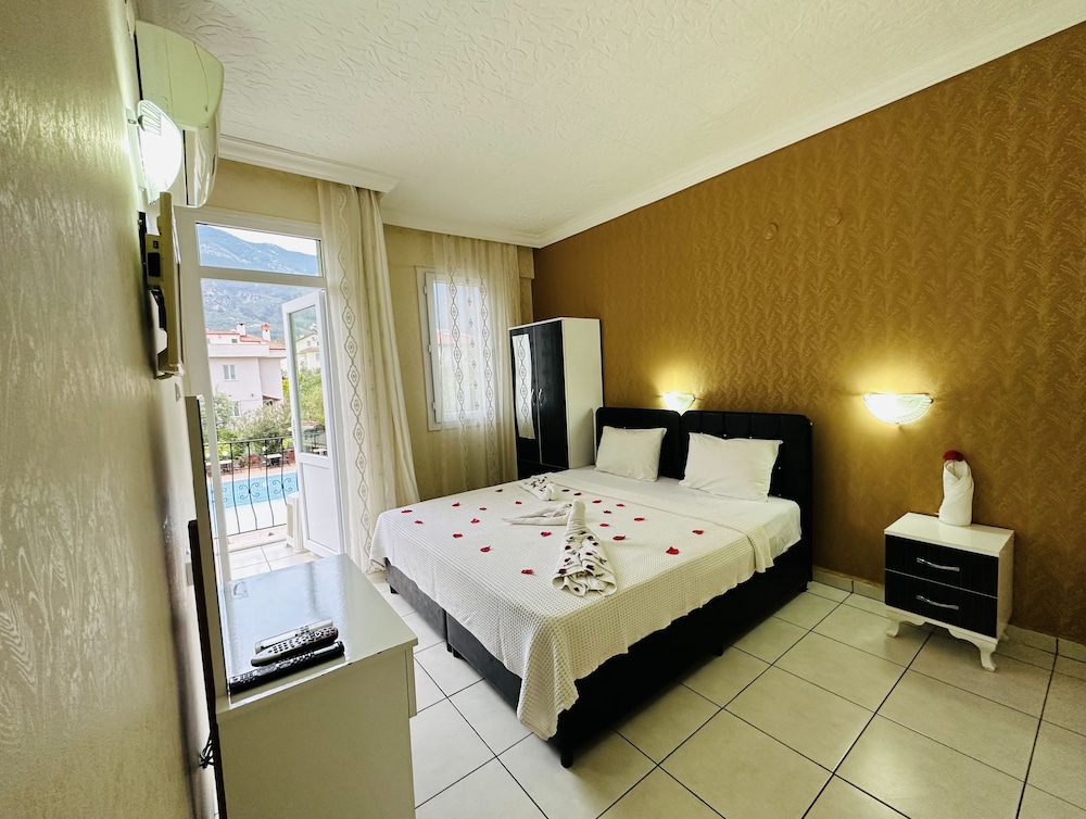 THE GREEN VALLEY HOTEL 22/65