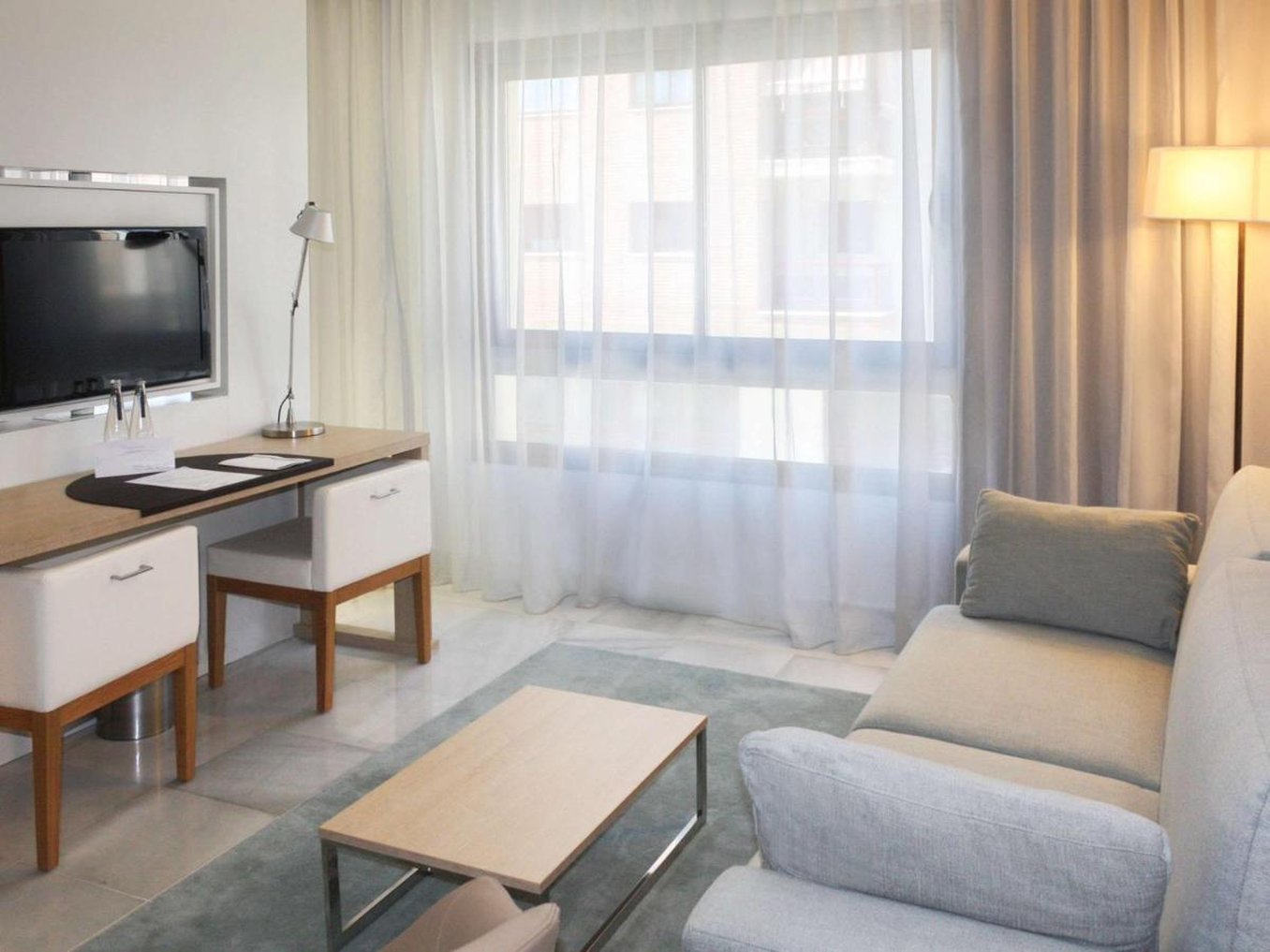 Suittes Hotel 28/36