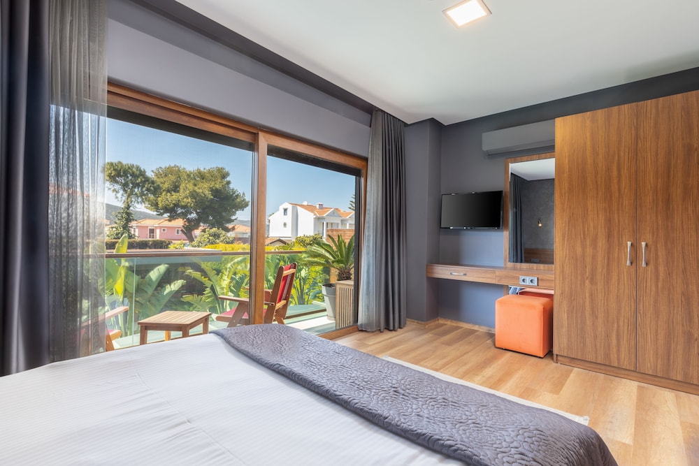 DELUXE, SUITE