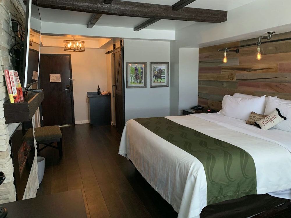 CLASSIC, SUITE, KING BED