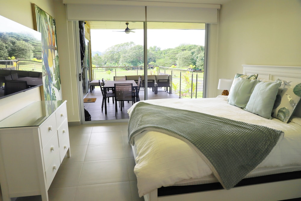 4 Bedrooms, Condo, Premium, 1 King and 1 Single Beds, Partial Ocean View, Garden Area