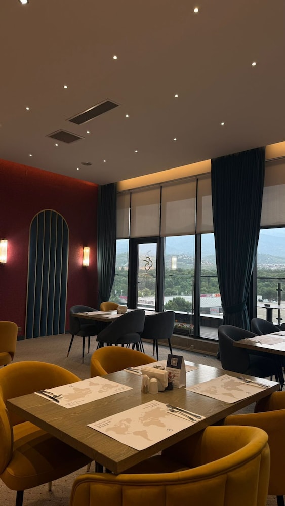 Park Dedeman Almaty 48/64