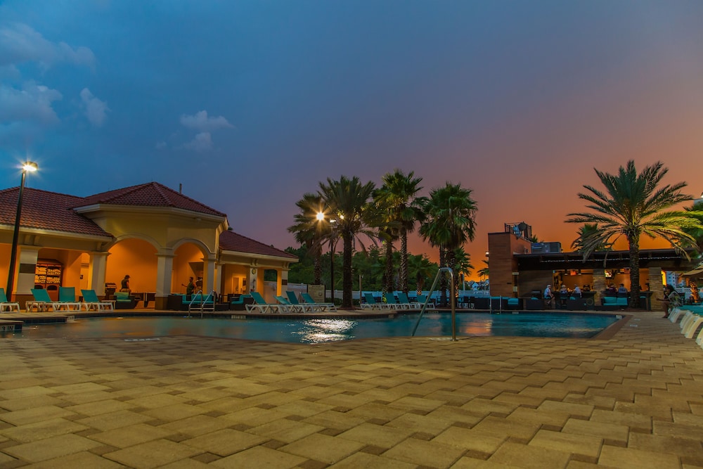 The Point Hotel & Suites 10/75