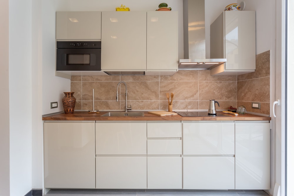 Carla s Rooms with Private Bathroom & Kitchen 1/26