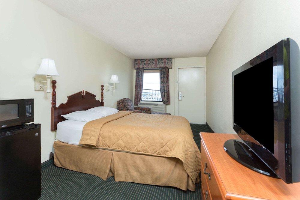 Days Inn & Suites By Wyndham Vicksburg 8/33