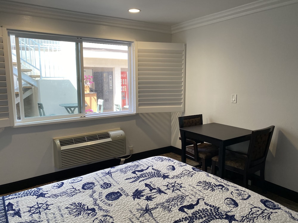 Ocean Surf Inn & Suites 23/73