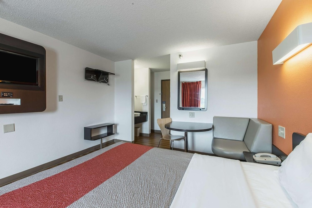 Motel6 Omaha, NE 21/55