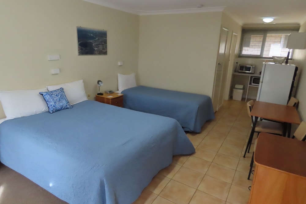 Emu Point Motel 9/70