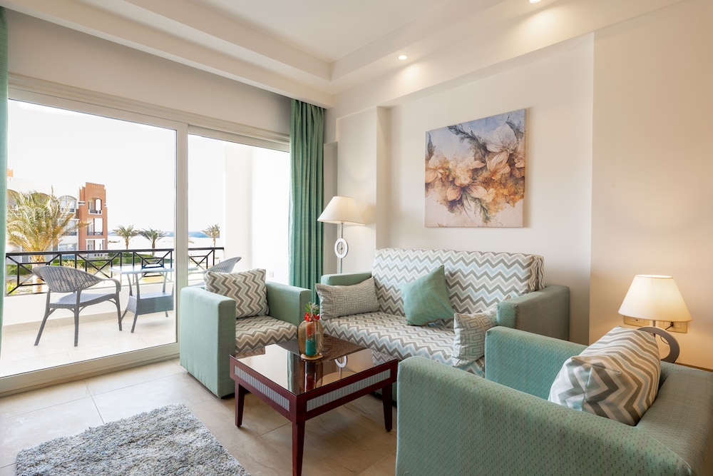 Oyster Bay Beach Suites 33/60