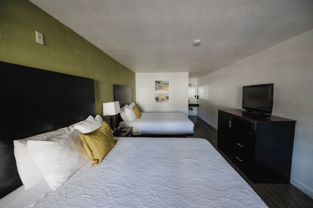 غرفة ديلوكس بسريرين كوين، Old Town Western Inn & Suites 3/10