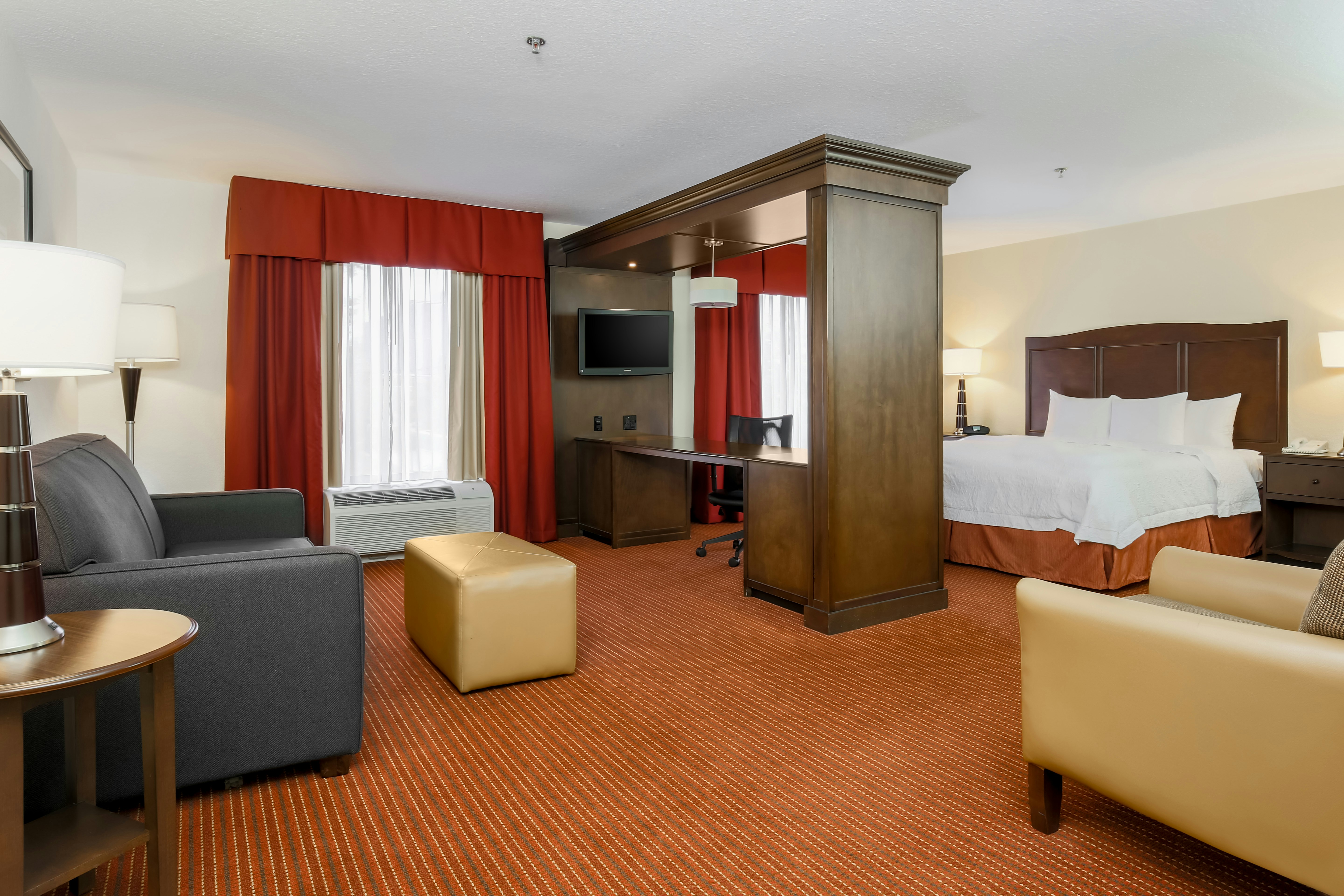 جناح بسرير كينج بحوض جاكوزي، Hampton Inn Champaign/Urbana 2/3