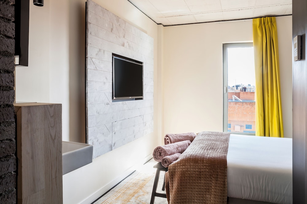 Bastardo Hostel 48/61