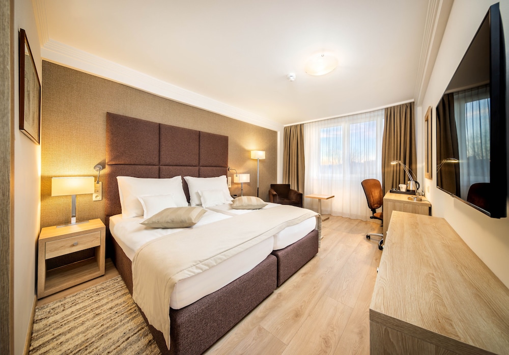 PREMIUM, DOUBLE OR TWIN BED