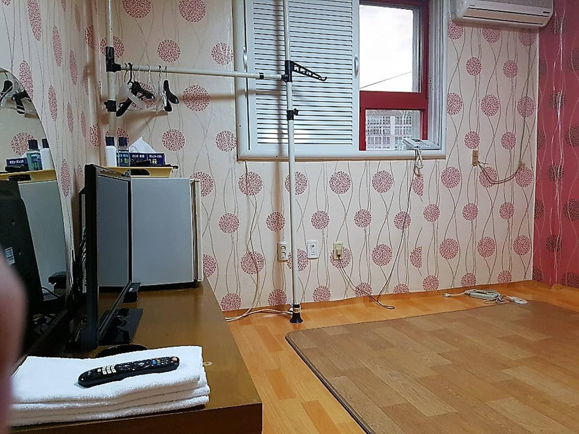 Myeongdong Motel 21/34