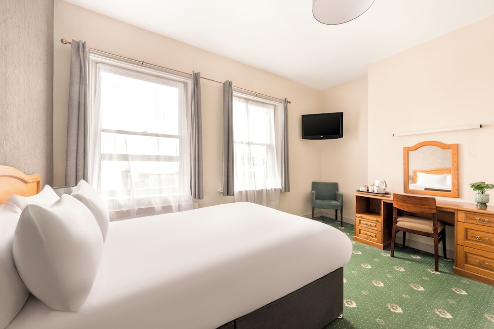 The County Hotel 22/62
