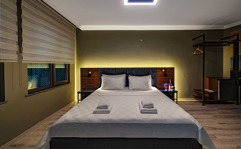 SUPERIOR, DOUBLE BED
