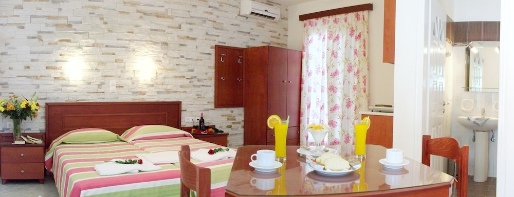 Plaka Hotel I 43/62