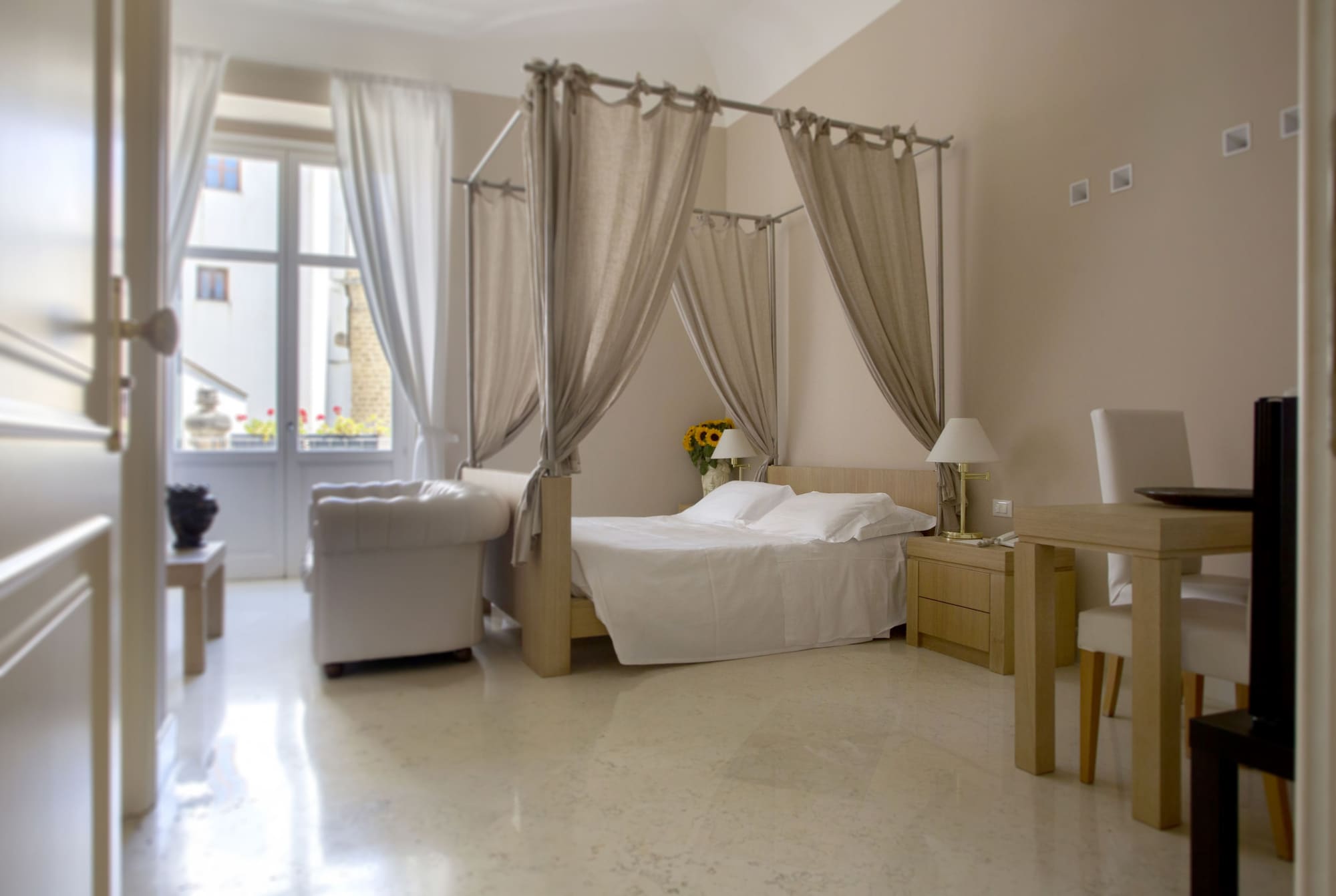 Superior, 4 People, Queen Bed