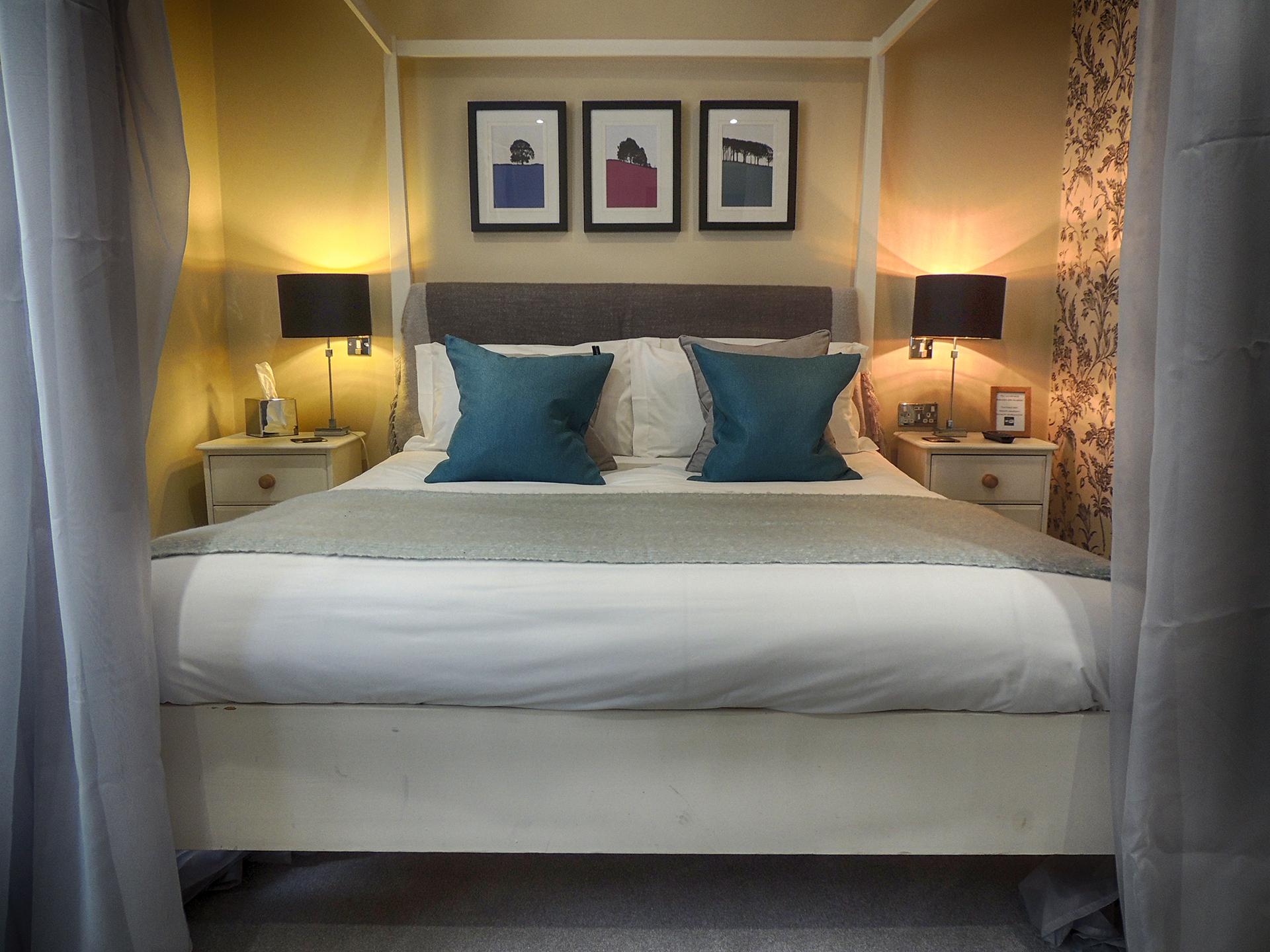 Four Poster, Double Bed