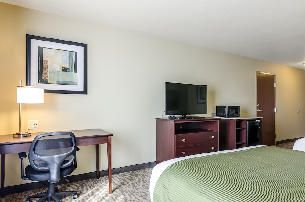 Cobblestone Inn & Suites - Harper 7/28