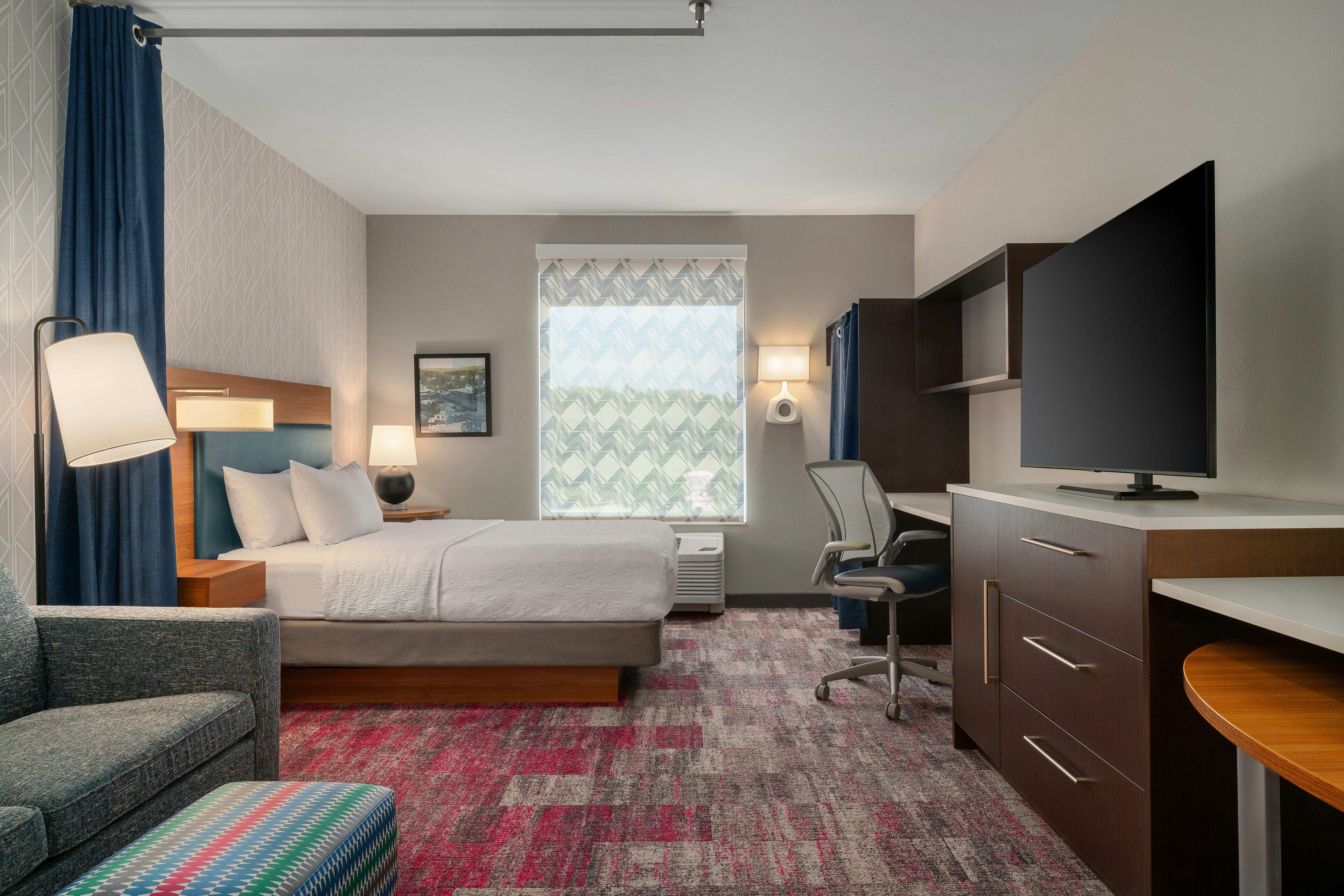 Studio, Queen Bed, Accessible