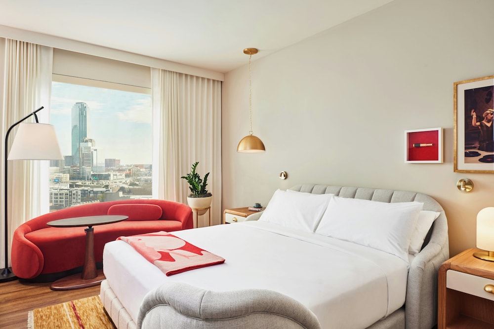 GRAND, KING BED