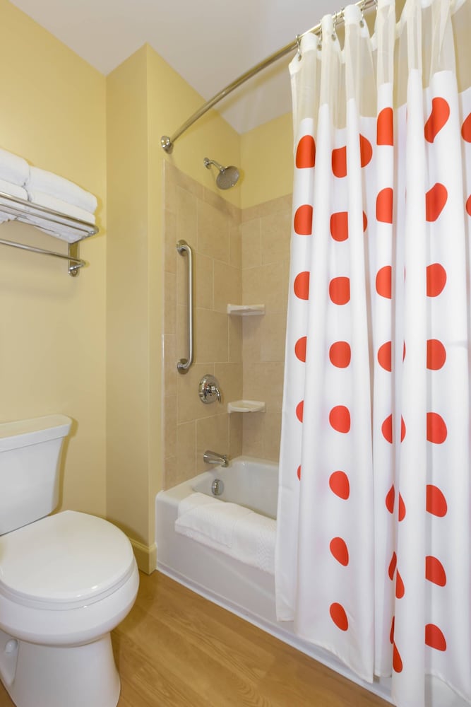 TOWNEPLACE SUITES BUFFALO AIRPORT 48/50