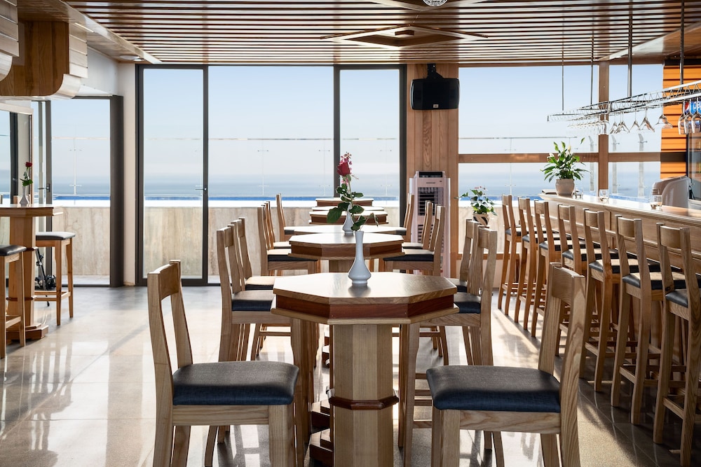 Sunny Ocean Hotel & Apartment 56/71