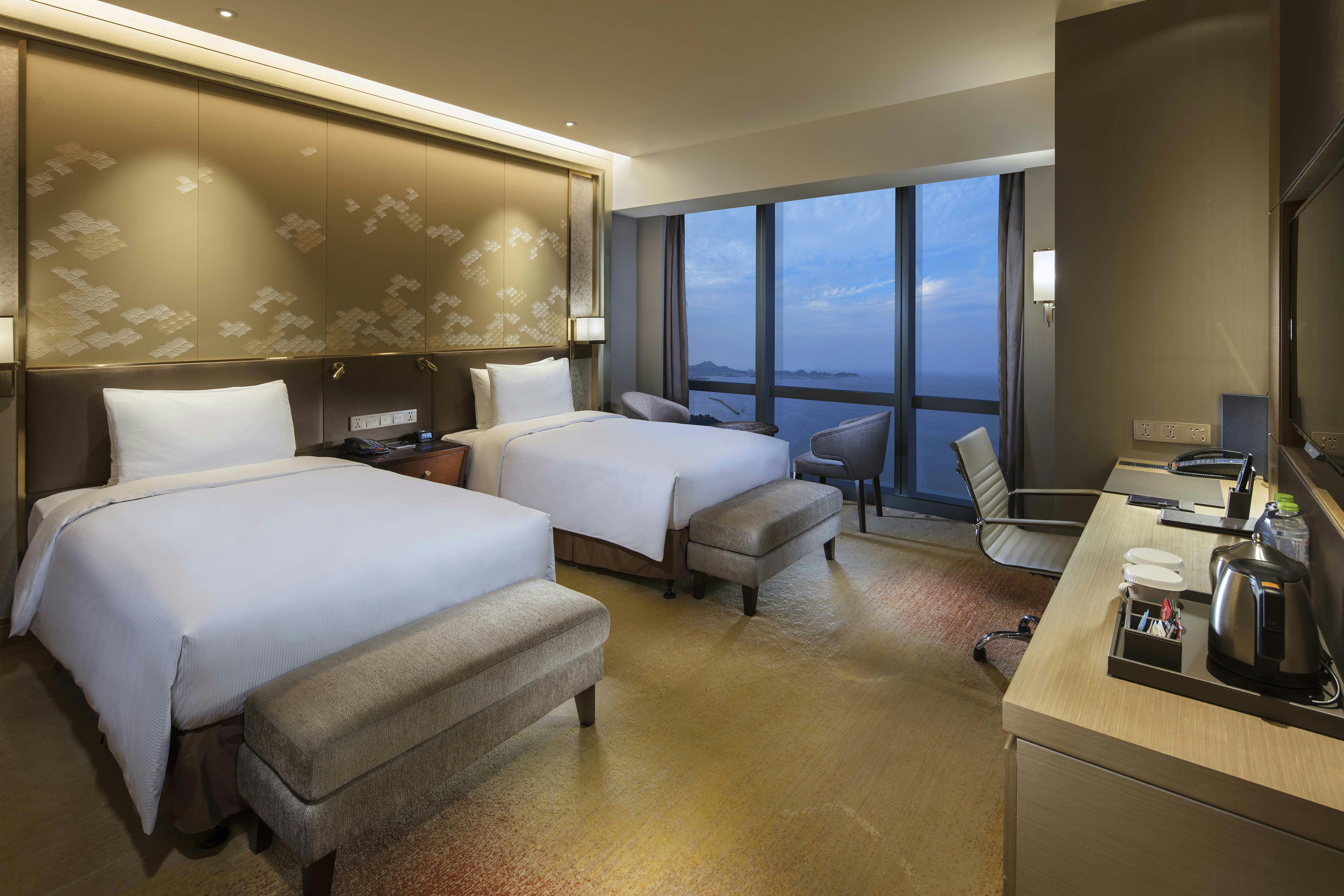 GUEST ROOM, TWIN BEDS, SEA VIEW