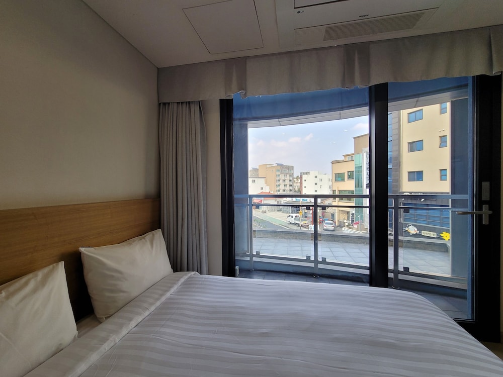 STANDARD, 2 DOUBLE BEDS