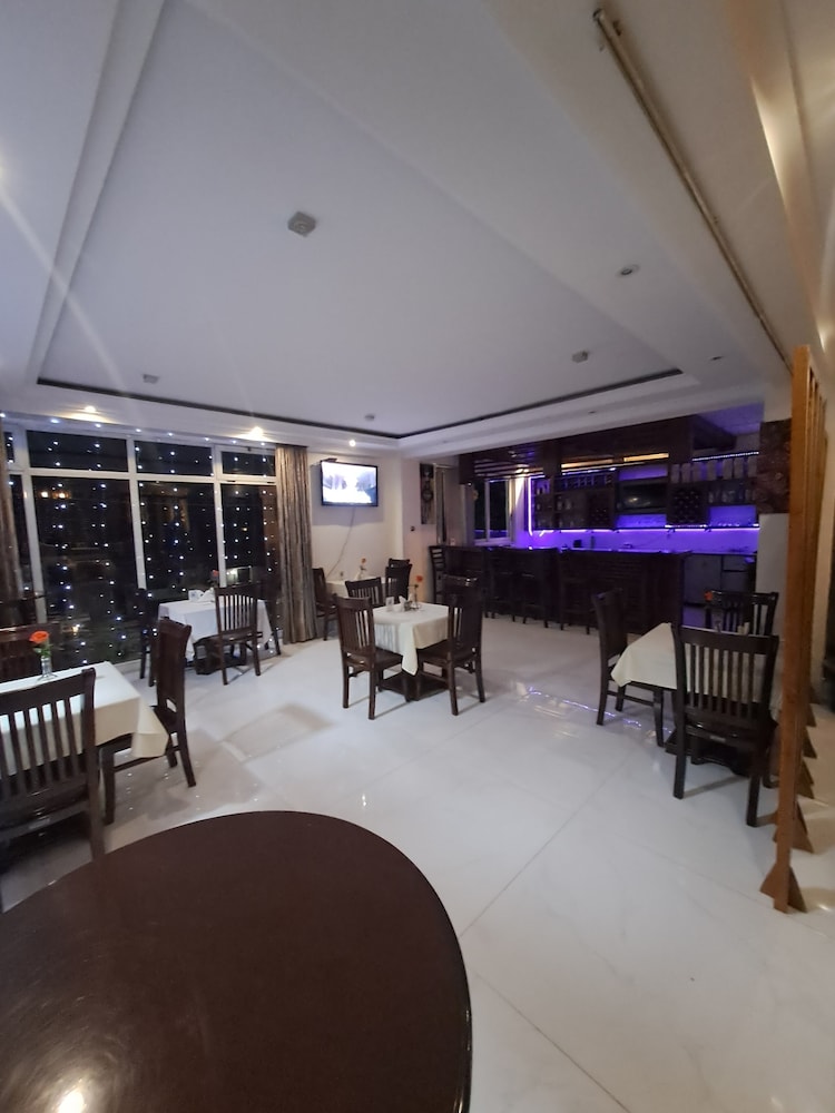 Park Lane Addis Hotel 33/35