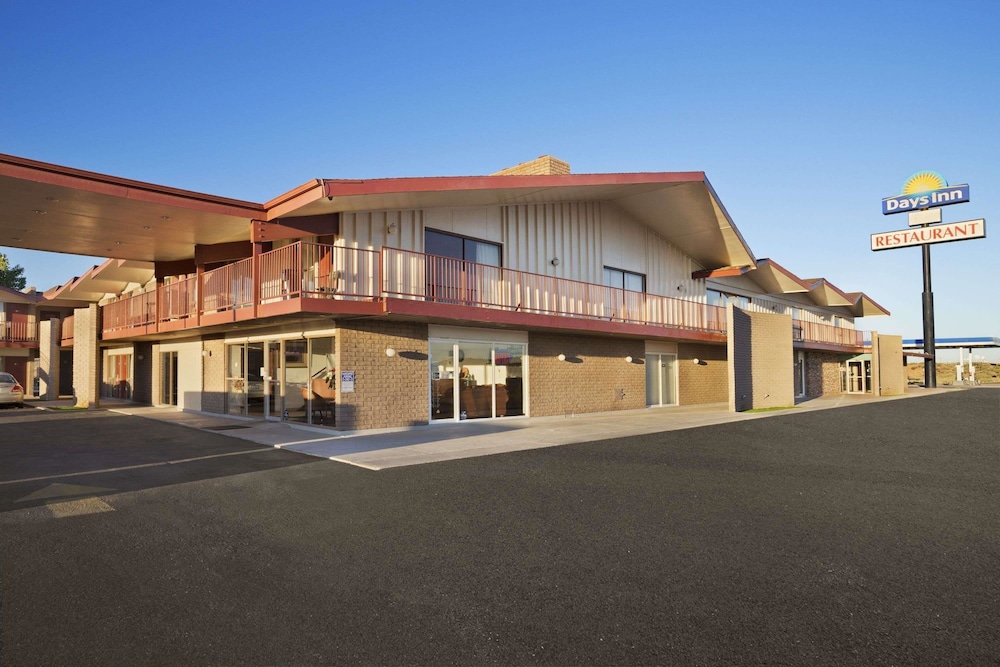 SureStay by Best Western Chambers Petrified Forest 1/17