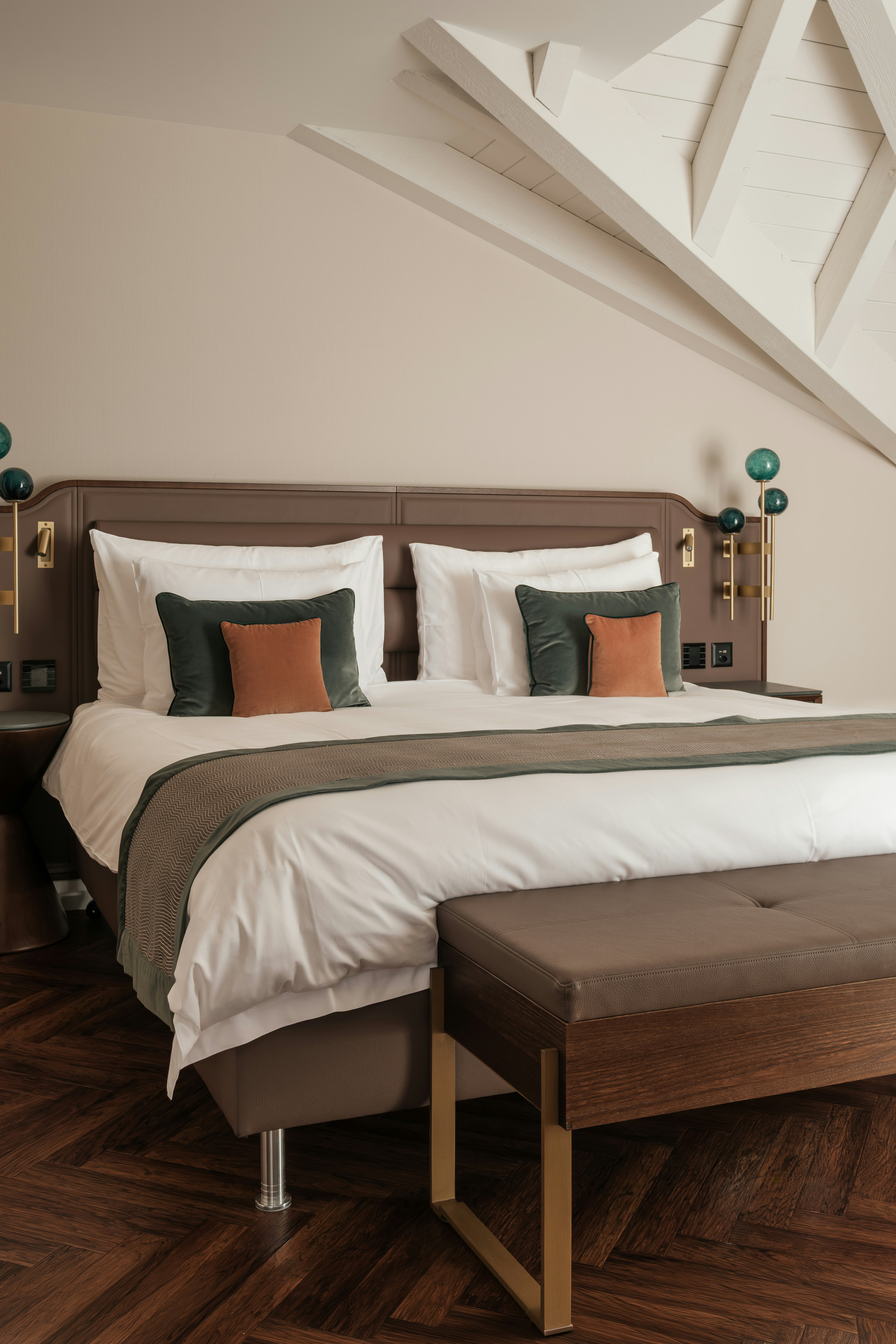 2 Bedrooms, Suite